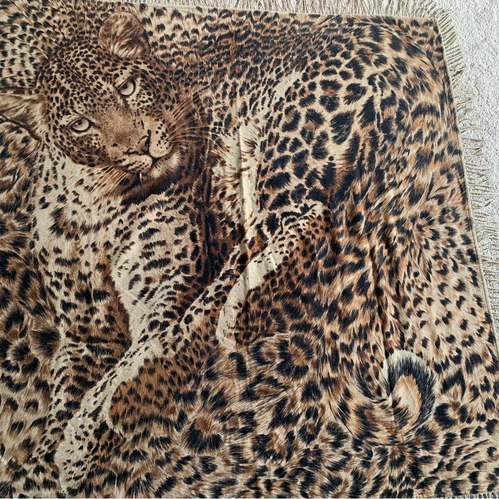 Leopard Inspired Fringed Tapestry Made In Italy - Picture 2 of 10